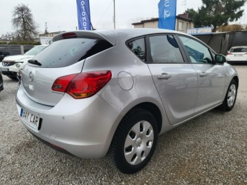 Opel Astra J Hatchback 5d 1.6 Twinport ECOTEC 115KM 2011 Opel Astra 1.6 115 KM 100% Przebieg 105 Tyś km, zdjęcie 7