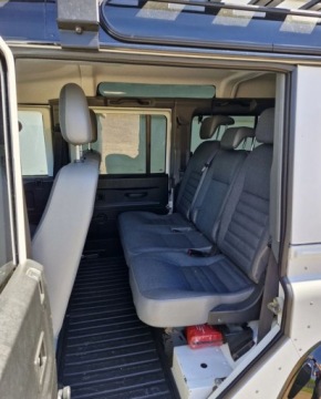 Land Rover Defender III 90 Station Wagon 2.2 TD4 122KM 2012 Land Rover Defender 4X4, HAK, klima, 7 osobowy 2.2 Diesel 122KM, zdjęcie 11