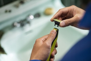Бритва Philips OneBlade QP2724/30 + насадка 5 в 1