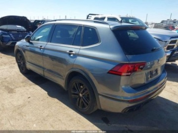 Volkswagen Tiguan II 2022 Volkswagen Tiguan 2022 Volkswagen Tiguan 2.0T SE R-Line Black FWD 2.0 184KM, zdjęcie 2