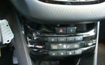 Peugeot 2008 I SUV Facelifting 1.6 BlueHDi 99KM 2017 Peugeot 2008 Peugeot 2008 1.6 BlueHDi Allure 1.6 Diesel 99KM, zdjęcie 20