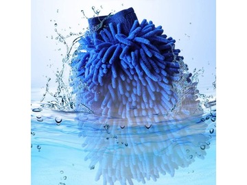 Перчатка из микрофибры для чистки автомобиля.