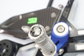 BMW S1000RR K67 19- КОМПЛЕКТ ПОДНОЖКА ПРАВАЯ И ЛЕВАЯ + РЫЧАГ ПЕРЕКЛЮЧЕНИЯ ПЕРЕДАЧ AKC