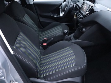 Peugeot 208 I Hatchback 5d Facelifting 1.2 PureTech 82KM 2015 Peugeot 208 1.2 PureTech, Klima, Tempomat, zdjęcie 8