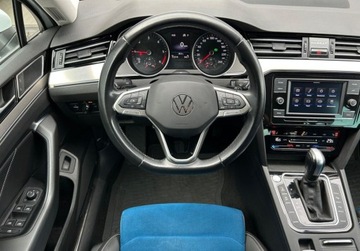 Volkswagen Passat B8 Variant Facelifting 2.0 TDI SCR 150KM 2022 Volkswagen Passat Elegance Pakiety, ACC, Kamera, Podgrzewane 4 fotele, er, zdjęcie 5
