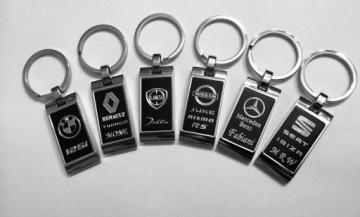 БРЕЛОК TOYOTA DACIA с гравировкой для девушки парня