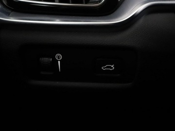 Volvo V60 I Kombi Facelifting 2.0 D4 DRIVE-E 190KM 2018 Volvo V60 2.0 D4 Automat Momentum Nawigacja, zdjęcie 34