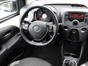 Toyota Aygo II Hatchback 3d Facelifting 1.0 VVT-i 72KM 2020 Toyota Aygo 1.0 VVT-i, Salon Polska, zdjęcie 6