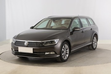 Volkswagen Passat B8 Variant 1.8 TSI BlueMotion Technology 180KM 2016 VW Passat 1.8 TSI, Salon Polska, Serwis ASO, zdjęcie 1
