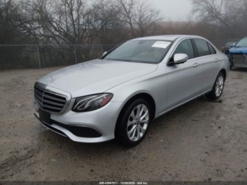Mercedes Klasa E W213 2019 Mercedes-Benz Klasa E MERCEDES-BENZ E 300 4MATIC 2.0 Benzyna 241KM, zdjęcie 6