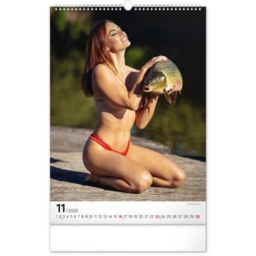 Настенный календарь Девочки и Карпы 2025, 33×46 см