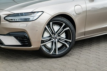 Volvo V90 II Plug-In Facelifting 2.0 T8 Plug-In Hybrid 455KM 2025 Volvo V90 Ultra Dark T8 AWD Plug-in hybrid (310 +, zdjęcie 2