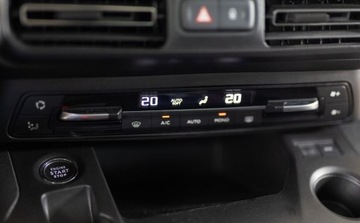 Toyota 2022 Toyota Proace City Verso City Verso 1.2 D-4T Family Aut. 1.2 Benzyna 130KM, zdjęcie 18