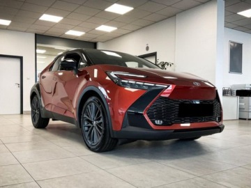 Toyota C-HR II SUV Plug-In 2.0 Hybrid Dynamic Force Plug-in  223KM 2025 Od ręki - Tokyo Edition 2.0 PHEV Dynamic Force 223KM | Podgrzewane fotele!, zdjęcie 2