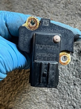 75 TOYOTA COROLLA E21 VÁHA VZDUCHU 22204-0Y010