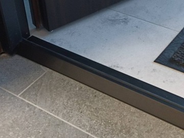 Алюминиевый порог для дверей GERDA, черный