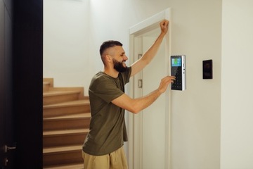 ДОМАШНЯЯ СИГНАЛИЗАЦИЯ БЕСПРОВОДНАЯ WIFI PL GSM