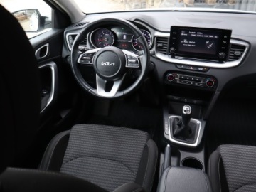 Kia Ceed III Hatchback Facelifting  1.5 T-GDI 160KM 2023 Kia Ceed 1.5 T-GDI, Salon Polska, Serwis ASO, zdjęcie 6