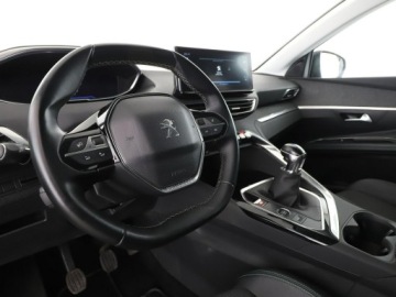 Peugeot 3008 II Crossover Facelifting  1.2 PureTech 130KM 2022 Peugeot 3008 AllurePack półskóra navi kamera, zdjęcie 13