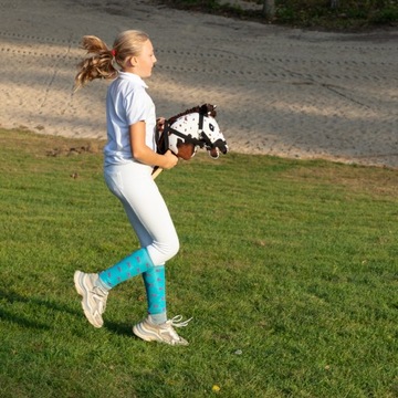 Лошадь на палке Hobby Horse Skippi A5 Таранто гнедая и пегая Недоуздок и поводья