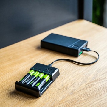 ЗАРЯДНОЕ УСТРОЙСТВО ДЛЯ БАТАРЕЙ AAA AA USB C MICRO