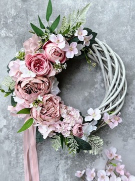 WIANEK KWIATOWY WIOSENNY STROIK NA STÓŁ DRZWI WIENIEC WIKLINOWY PUDROWY RÓŻ