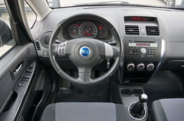 Fiat Sedici 1.6 i 16V 107KM 2006 Fiat Sedici 1.6 Benzyna 107 KM, 4x4, Klimatronic, Hak, Relingi, Alu 1.6, zdjęcie 10