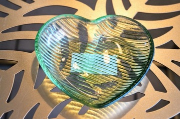 СТЕКЛЯННАЯ ТАРЕЛКА СЕРДЦЕ, СВЕТЛО-ЗЕЛЕНАЯ