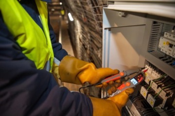 SONEL P-4 Тестер напряжения биполярный детектор с аккумуляторным фонариком