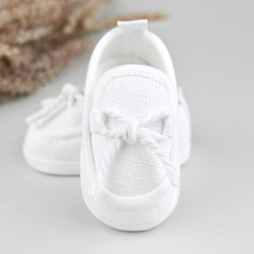 BIAŁE BUCIKI MOKASYNKI NIEMOWLĘCE NIECHODKI DLA CHŁOPCA NA CHRZEST 10 CM