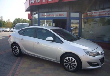 Opel Astra J Sedan 1.4 Turbo ECOTEC 140KM 2017 Opel Astra Opel Astra IV 1.4 T Business 1.4 BenzynaLPG 140KM, zdjęcie 4