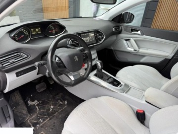 Peugeot 308 II Hatchback 5d 1.2 PureTech 130KM 2014 Peugeot 308 1.2 PureTech 130KM GPF EAT8 Stop&amp;Start Tech Edition 2014r, zdjęcie 14