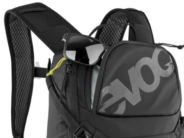 ЧЕРНЫЙ ВЕЛОСИПЕДНЫЙ РЮКЗАК EVOC RIDE 8 ЛИТРОВ С КРЕПЛЕНИЕМ НА ШЛЕМ