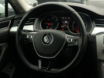Volkswagen Passat B8 Variant 2.0 TDI BlueMotion SCR 190KM 2016 VW Passat 2.0 TDI, Serwis ASO, 187 KM, Navi, zdjęcie 18