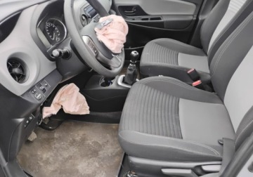 Toyota Yaris III Hatchback 5d Facelifting 2017 1.5 Dual VVT-iE 111KM 2018 Toyota Yaris 2018r, 1.5 Benzyna. Uszkodzony przod. 1.5 Benzyna 112KM, zdjęcie 6