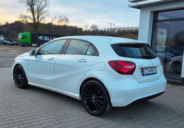 Mercedes Klasa A W176 Hatchback 5d Facelifting 180 122KM 2016 Mercedes-Benz Klasa A 1,6 Ben 122 km AMG 6 -biegow 1.6 Benzyna 122KM, zdjęcie 22
