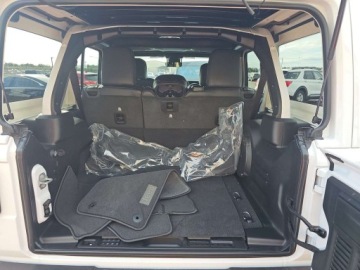 Jeep Wrangler IV 2025 Jeep Wrangler Sahara Convertible 2025 3.6 Benzyna 285KM, zdjęcie 5