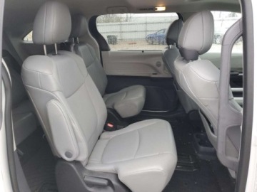 Toyota Sienna III 2023 Toyota Sienna 2023, 2.5L, XLE, porysowany lakier 2.5 Hybryda 245KM, zdjęcie 9
