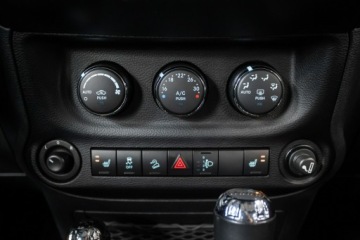 Jeep Wrangler III Unlimited Facelifting 3.6 V6 286KM 2015 Jeep Wrangler SAHARA UNLIMITED. Polska. Bezwypadek, zdjęcie 34