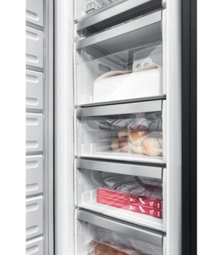 Встроенный комплект холодильника и морозильной камеры Whirlpool