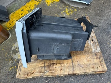 Вещевой отсек под левой кабиной Mercedes Actros MP 4