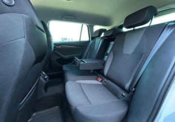 Skoda Octavia IV Liftback 1.5 TSI EVO 150KM 2022 Skoda Octavia Ambition Pakiety, Tempomat, Kamera cofania, Podgrzewane fote, zdjęcie 17