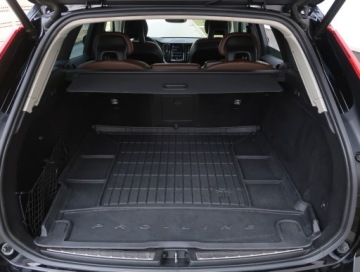 Volvo XC60 II Crossover T8 Twin Engine 407KM 2018 Volvo XC60 T8 Twin Engine, Salon Polska, zdjęcie 13