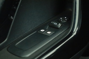 Peugeot 208 I Hatchback 5d Facelifting 1.2 PureTech 82KM 2017 Peugeot 208 1.2 PureTech, Salon Polska, zdjęcie 13