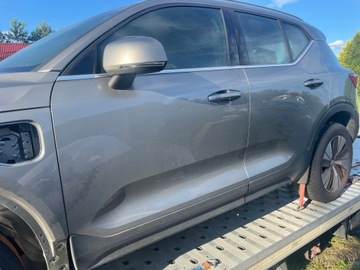VOLVO XC40 II PRÓG LEWY SŁUPEK