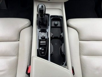 Volvo V60 II  Kombi 2.0 D3 150KM 2020 Volvo V60 2.0 D3 150 KM Skóry Kamera Hak FV23%, zdjęcie 25