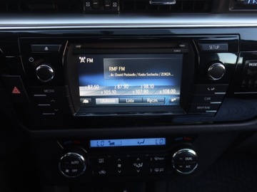 Toyota Corolla X Sedan Facelifting 1.6 Valvematic 132KM 2014 Toyota Corolla 1.6 Valvematic, Salon Polska, zdjęcie 11