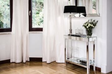 Прикроватная тумбочка с зеркалом в X-образной раме