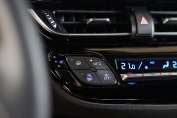 Toyota C-HR I Crossover Facelifting 1.8 Hybrid 122KM 2021 Toyota C-HR 1.8 Hybrid Style 1.8 Hybryda 122KM, zdjęcie 31