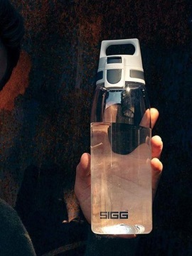 SIGG Total Color Прозрачная тритановая бутылка объемом 1 л